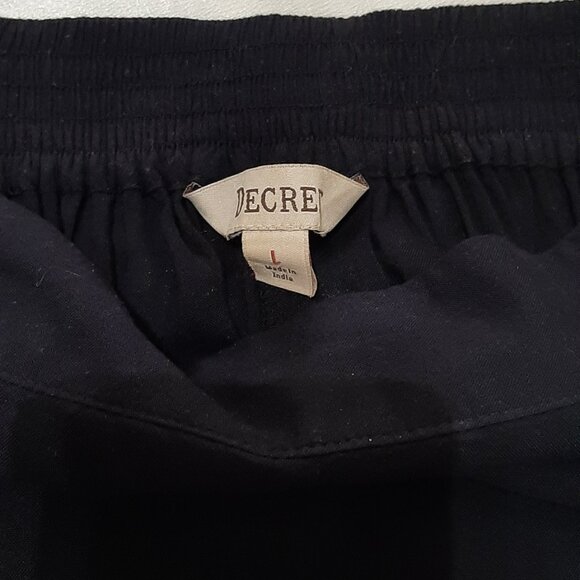 Black lightweight, pull on flowing dress shorts, Vicose Rayon, Juniors XL, EUC - Picture 2 of 5